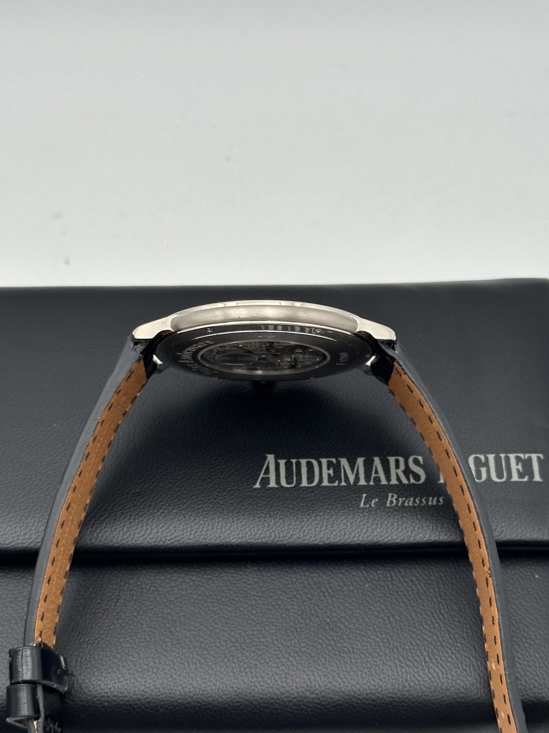 Audemars Piguet Jules Audemars Perfect Cindition Manual White Gold 18K Grey Dial 15093BC - immagine 10