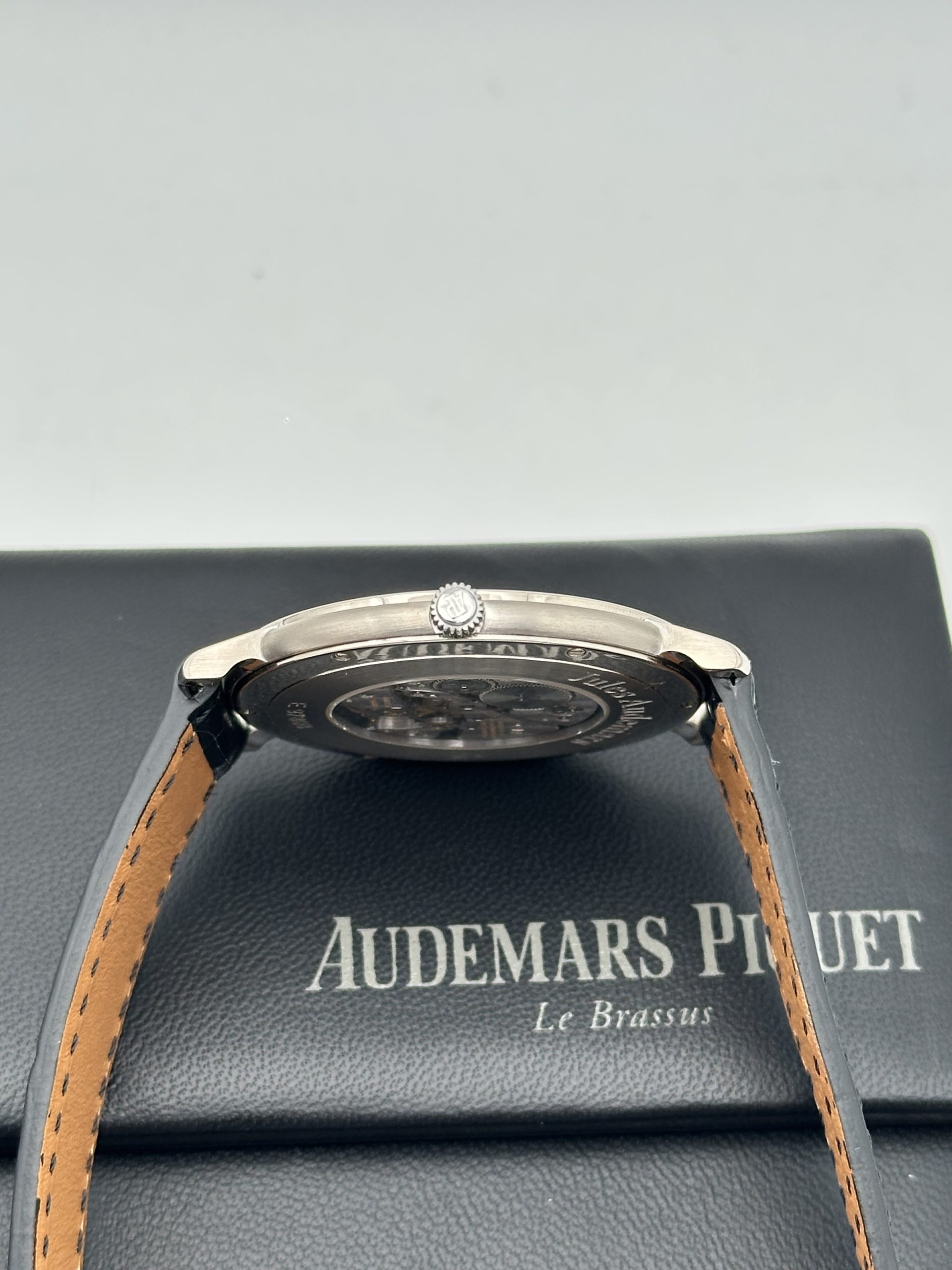 Audemars Piguet Jules Audemars Perfect Cindition Manual White Gold 18K Grey Dial 15093BC - immagine 11