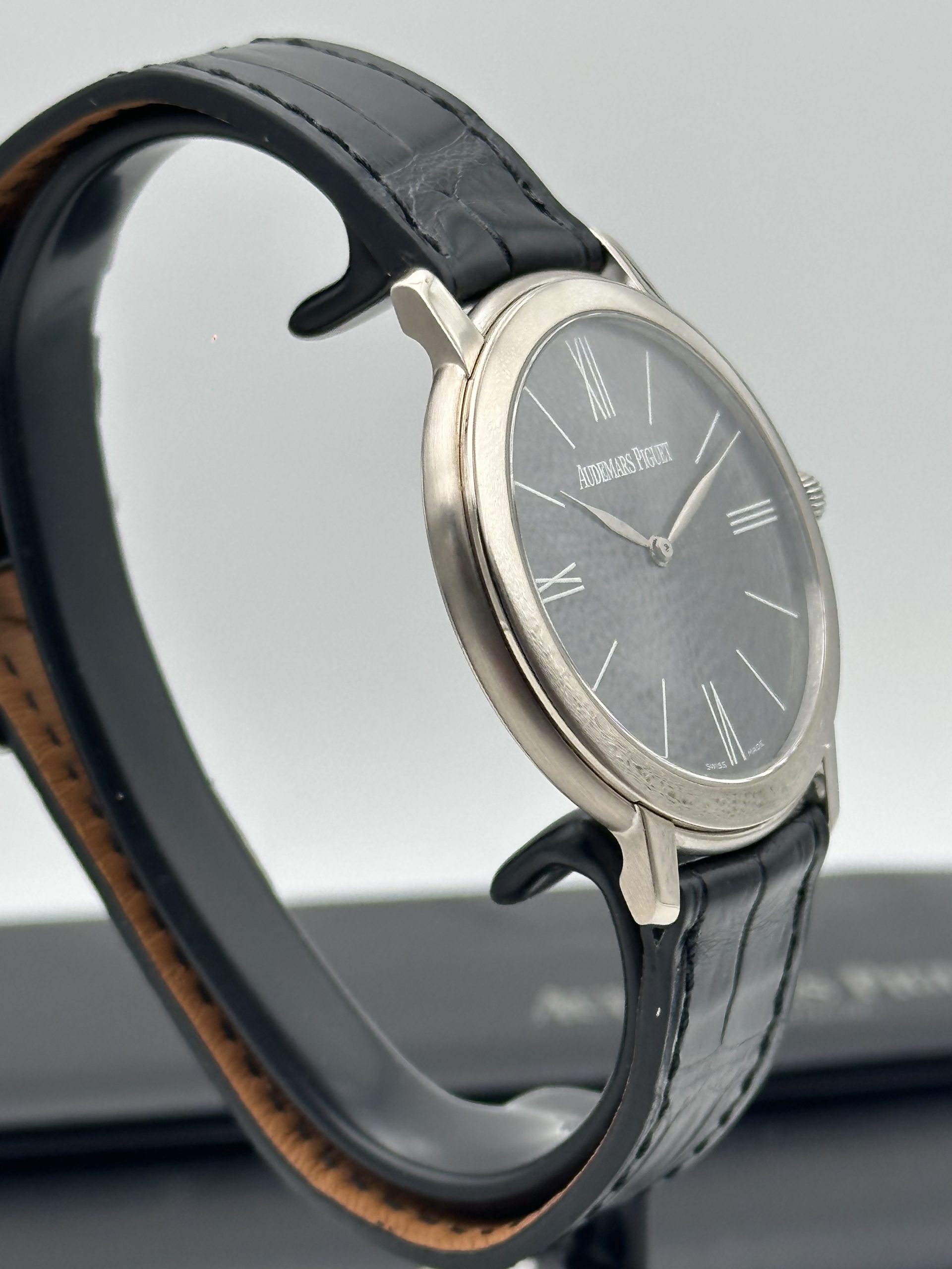 Audemars Piguet Jules Audemars Perfect Cindition Manual White Gold 18K Grey Dial 15093BC - immagine 5