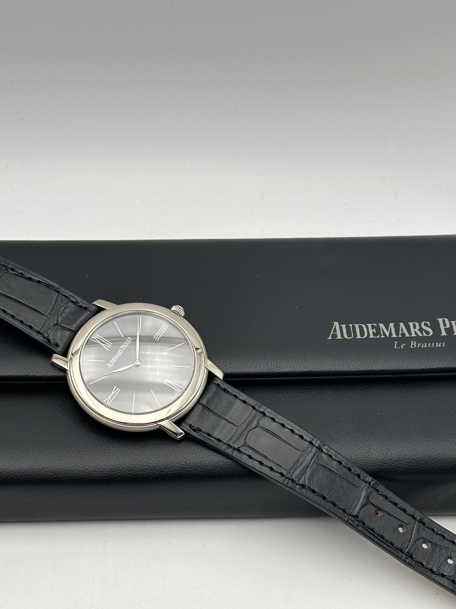 Audemars Piguet Jules Audemars Perfect Cindition Manual White Gold 18K Grey Dial 15093BC - immagine 14