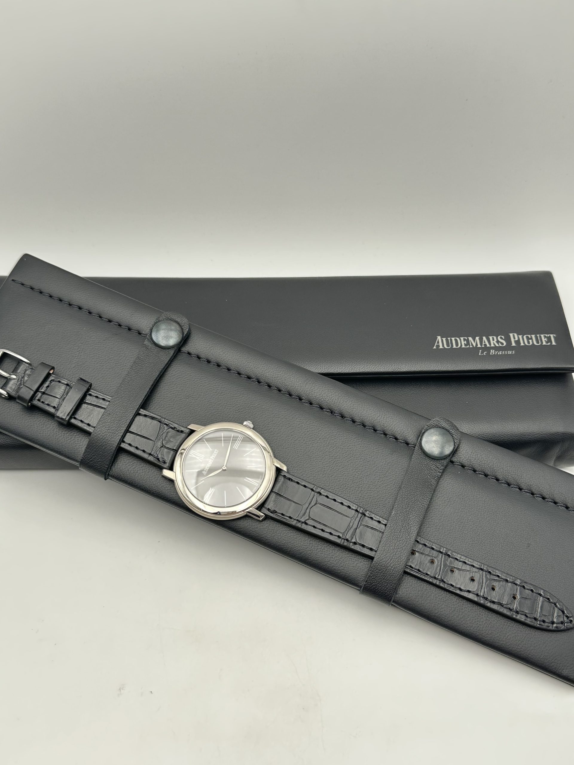 Audemars Piguet Jules Audemars Perfect Cindition Manual White Gold 18K Grey Dial 15093BC - immagine 2